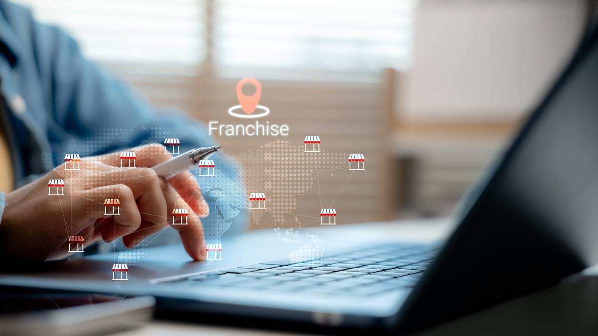 Franchise location strategy concept with global map and store icons, showing international business expansion, franchise network, investment opportunity and digital retail planning system